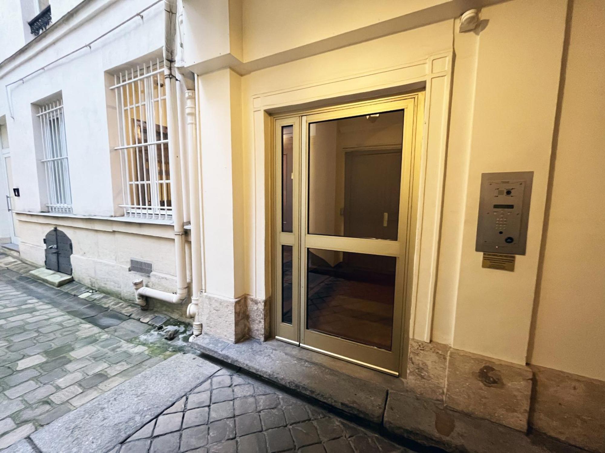 Urban Flat 43 - Charming Parisian Flat Near Grands Boulevards * Parijs